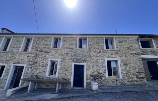 Casa rural de piedra en Sena, Ibias