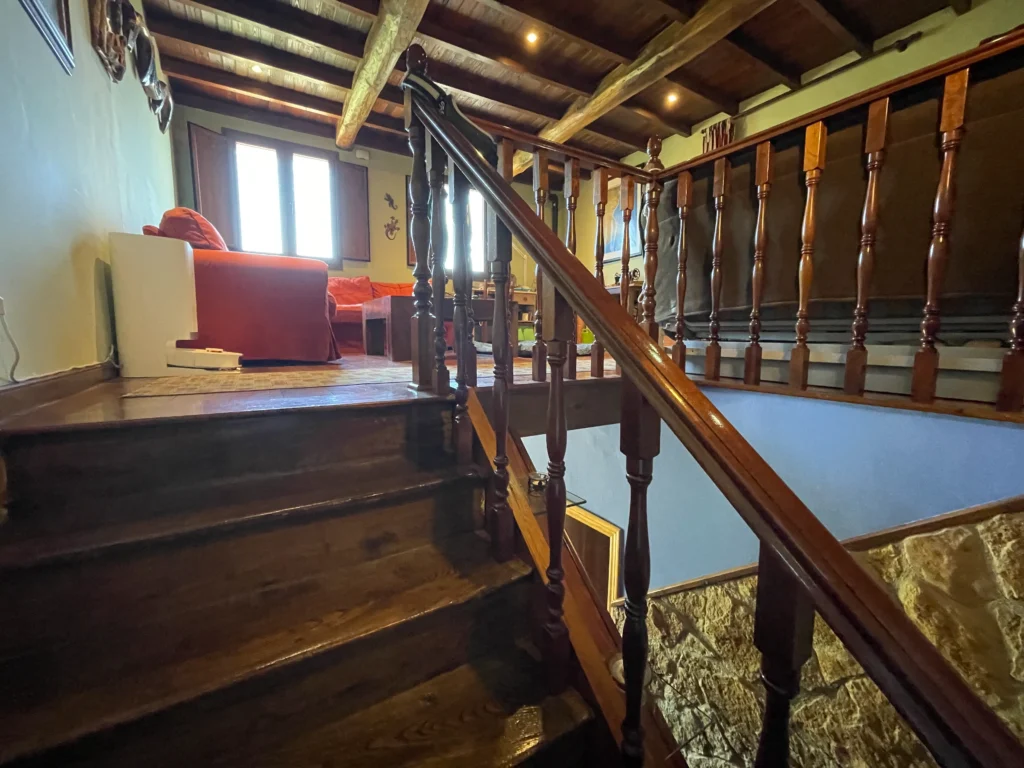 SALON-ESCALERA1